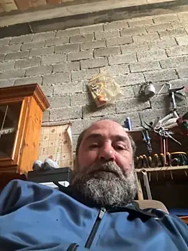 Snapshot of ros217 chatting on 10-20-25, 12:27 ros217 online show from 10-20-25, 12:27