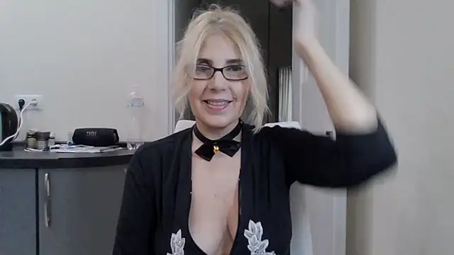 sweet raspberry online show from 12-21-24, 10:17