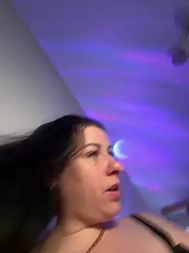 Evelinia online show from 10-21-25, 01:34