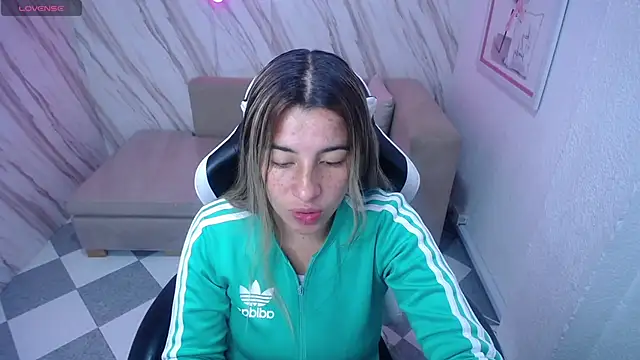 Valerie b online show from 02-13-25, 03:07