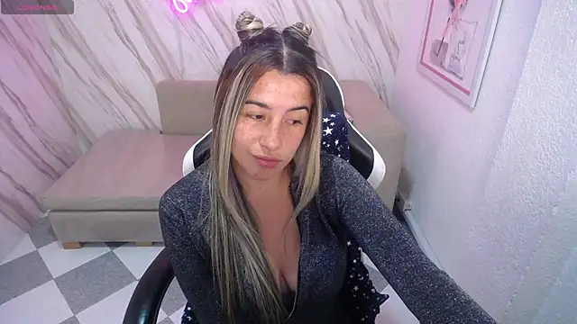 Valerie b online show from 02-18-25, 03:10