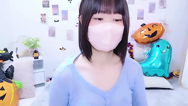 Im Yu-na online show from 10-29-25, 08:49