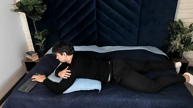 Ian Daviz online show from 10-14-25, 12:06