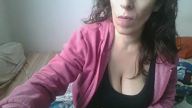 Snapshot of hairygirl80 chatting on 10-15-25, 12:38 hairygirl80 online show from 10-15-25, 12:38