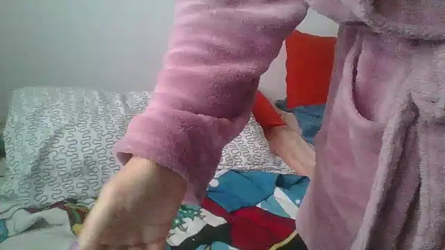 Snapshot of hairygirl80 chatting on 10-30-25, 12:06 hairygirl80 online show from 10-30-25, 12:06