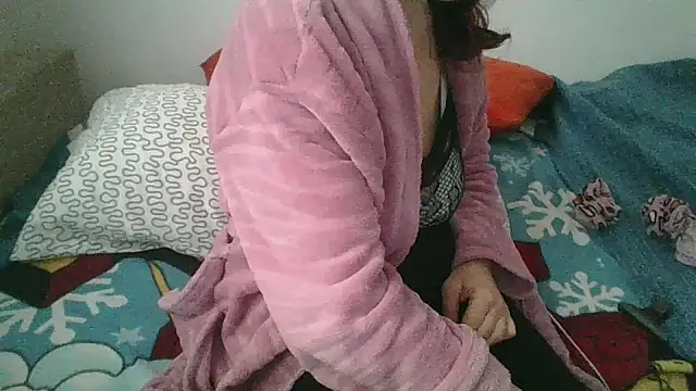 Snapshot of hairygirl80 chatting on 11-18-25, 10:09 hairygirl80 online show from 11-18-25, 10:09