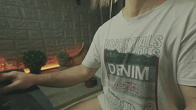 Snapshot of alex-volo chatting on 10-10-25, 03:11 alex-volo online show from 10-10-25, 03:11