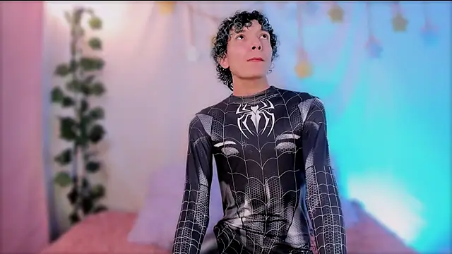 Snapshot of Im_Alejo chatting on 10-31-25, 02:45 Im Alejo online show from 10-31-25, 02:45