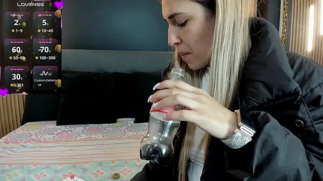 Snapshot of EvaaLovia1 chatting on 02-16-26, 01:29 EvaaLovia1 online show from 02-16-26, 01:29