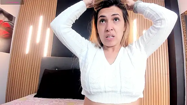 Snapshot of EvaaLovia1 chatting on 03-05-26, 01:18 EvaaLovia1 online show from 03-05-26, 01:18