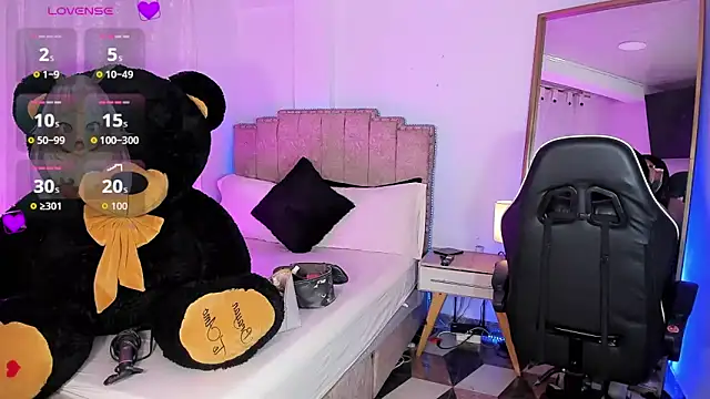 Snapshot of alexia_mattel chatting on 11-08-25, 09:13 alexia mattel online show from 11-08-25, 09:13