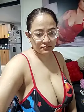 skarleth001 online show from 01-10-25, 04:22