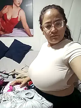skarleth001 online show from 01-18-25, 12:46