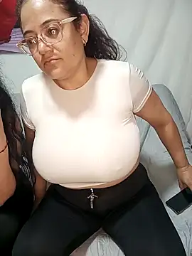 skarleth001 online show from 01-18-25, 06:56