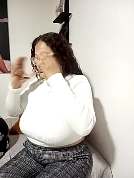 skarleth001 online show from 01-29-25, 04:15