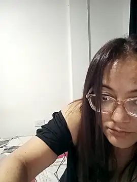 skarleth001 online show from 02-24-25, 05:11