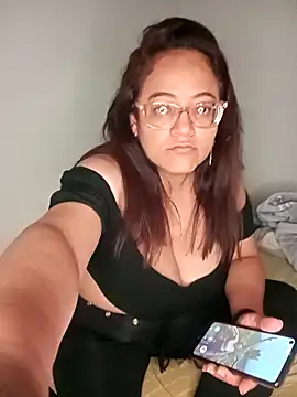 skarleth001 online show from 02-26-25, 04:47