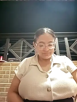 skarleth001 online show from 09-18-25, 04:47