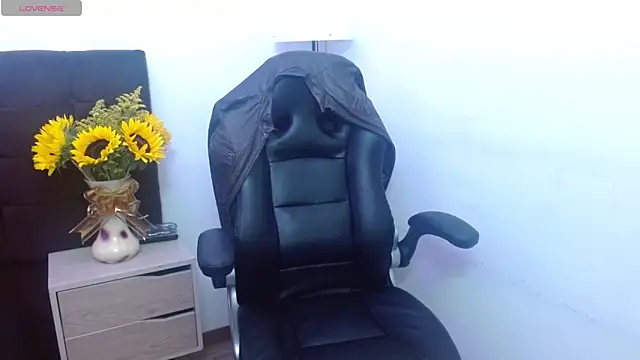 AlexandraJones  online show from 10-27-25, 10:19