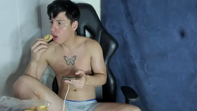 Snapshot of krizia7 chatting on 03-22-25, 12:49 krizia7 online show from 03-22-25, 12:49