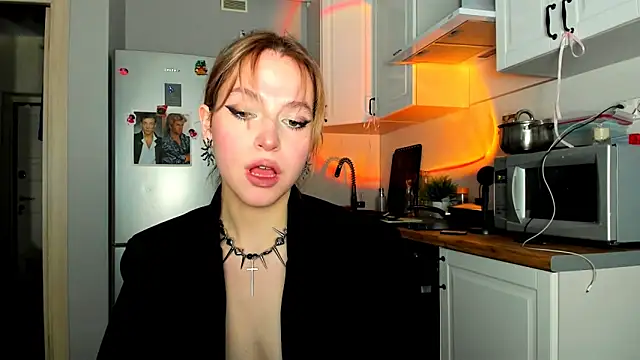 Niky  Jess online show from 02-17-25, 06:59