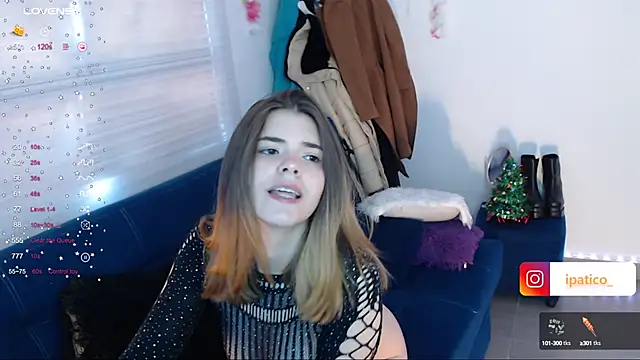 Snapshot of Alex_Camille chatting on 12-11-24, 04:31 Alex Camille online show from 12-11-24, 04:31