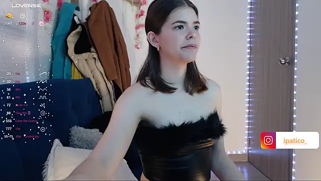 Snapshot of Alex_Camille chatting on 12-12-24, 07:15 Alex Camille online show from 12-12-24, 07:15