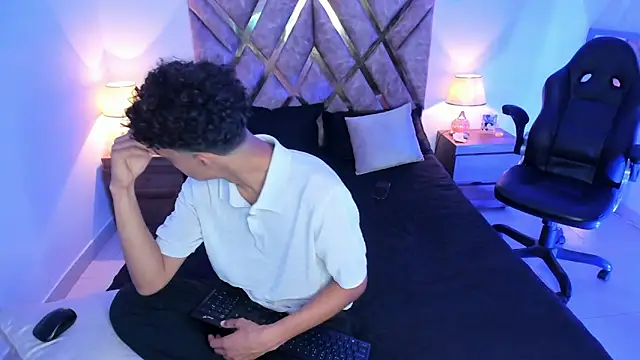 nickolas moon online show from 11-16-25, 06:02