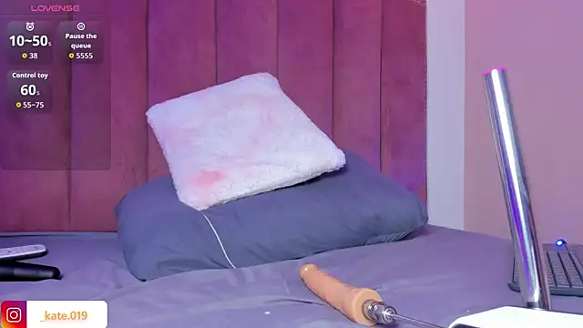 Snapshot of Kate_bale chatting on 10-09-25, 08:40 Kate bale online show from 10-09-25, 08:40