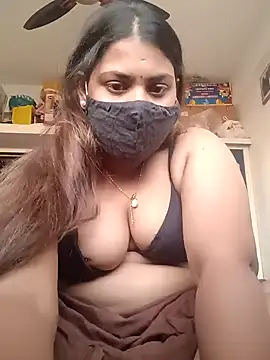 Snapshot of Hotmilfxox chatting on 12-17-24, 11:39 Hotmilfxox online show from 12-17-24, 11:39