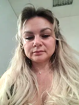 candy queeen online show from 10-12-25, 04:44