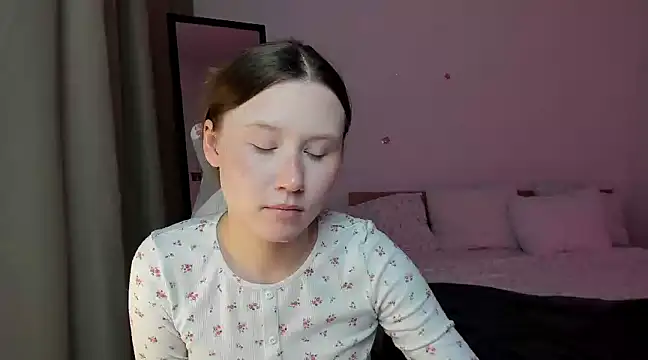 Stella Sunny online show from 12-20-24, 05:51