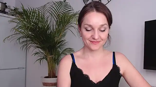 Snapshot of AliciaDesire chatting on 02-11-25, 10:37 AliciaDesire online show from 02-11-25, 10:37
