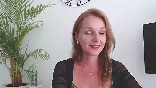 Snapshot of AliciaDesire chatting on 09-09-25, 01:10 AliciaDesire online show from 09-09-25, 01:10