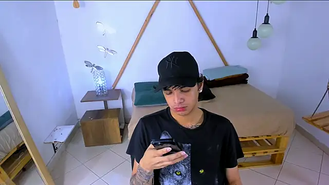 Snapshot of Brand_habes chatting on 10-14-25, 06:52 Brand habes online show from 10-14-25, 06:52