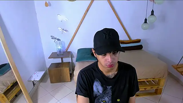 Snapshot of Brand_habes chatting on 10-15-25, 01:33 Brand habes online show from 10-15-25, 01:33