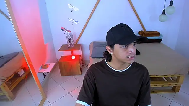 Snapshot of Brand_habes chatting on 10-26-25, 06:30 Brand habes online show from 10-26-25, 06:30