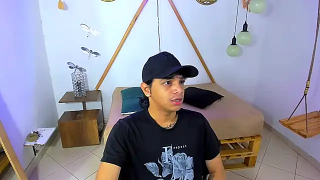 Snapshot of Brand_habes chatting on 10-29-25, 01:46 Brand habes online show from 10-29-25, 01:46