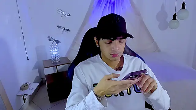 Snapshot of Brand_habes chatting on 11-07-25, 01:44 Brand habes online show from 11-07-25, 01:44