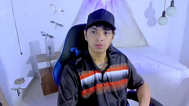 Snapshot of Brand_habes chatting on 11-08-25, 02:50 Brand habes online show from 11-08-25, 02:50