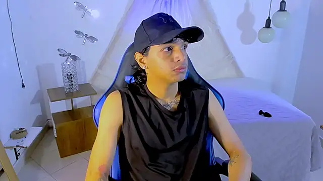 Snapshot of Brand_habes chatting on 11-11-25, 01:44 Brand habes online show from 11-11-25, 01:44