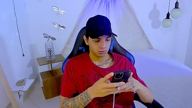 Snapshot of Brand_habes chatting on 11-12-25, 01:55 Brand habes online show from 11-12-25, 01:55