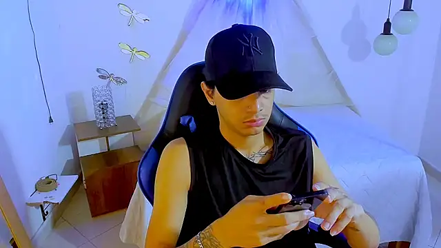 Snapshot of Brand_habes chatting on 11-15-25, 03:37 Brand habes online show from 11-15-25, 03:37