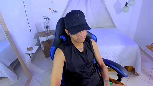 Snapshot of Brand_habes chatting on 11-18-25, 07:02 Brand habes online show from 11-18-25, 07:02