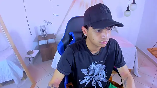 Snapshot of Brand_habes chatting on 11-23-25, 06:57 Brand habes online show from 11-23-25, 06:57