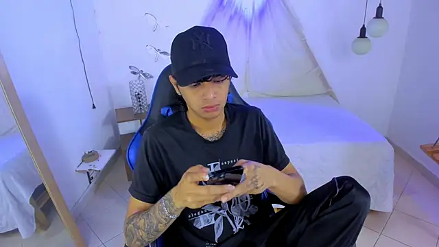 Snapshot of Brand_habes chatting on 11-24-25, 11:32 Brand habes online show from 11-24-25, 11:32