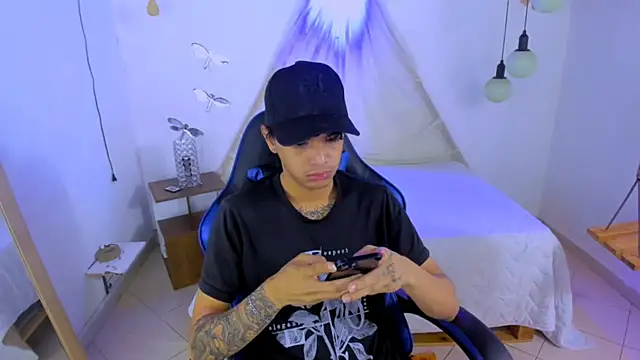 Snapshot of Brand_habes chatting on 11-25-25, 11:21 Brand habes online show from 11-25-25, 11:21