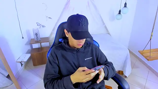 Snapshot of Brand_habes chatting on 11-30-25, 05:33 Brand habes online show from 11-30-25, 05:33