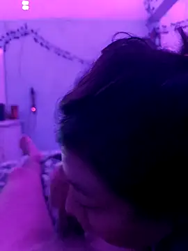 Snapshot of Cuessy chatting on 10-20-25, 04:24 Cuessy online show from 10-20-25, 04:24