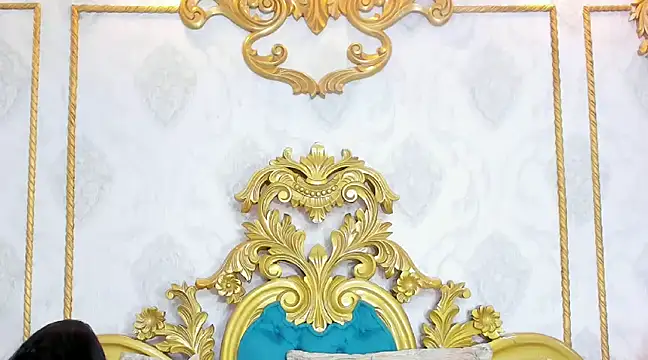 GiahDaniels online show from 12-21-24, 08:32